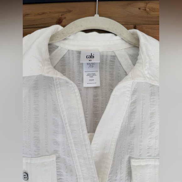 CAbi White Short-Sleeve Button-Front Casual Shirt with Chest Pockets - Picture 2 of 5